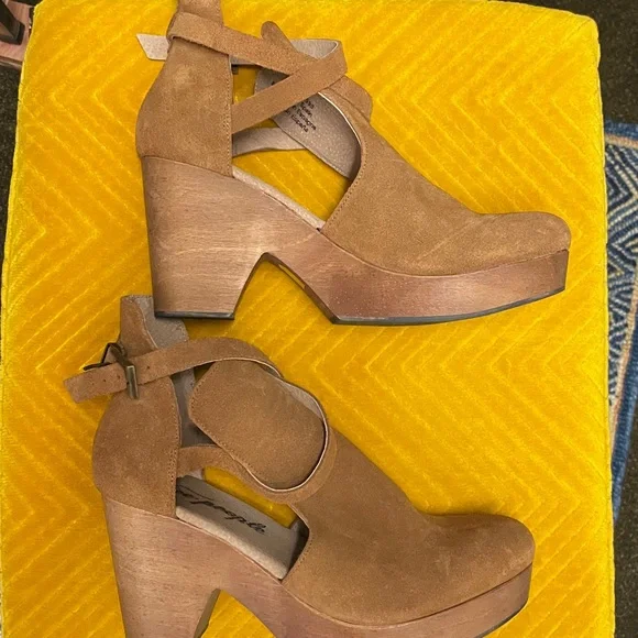 Free People Clogs - Picture 2 of 8